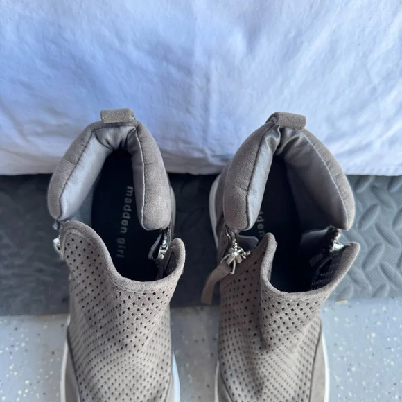 Madden Girl Gray Perforated Slip-On Wedge Sneakers, Size 8.5 Women's - Picture 2 of 8